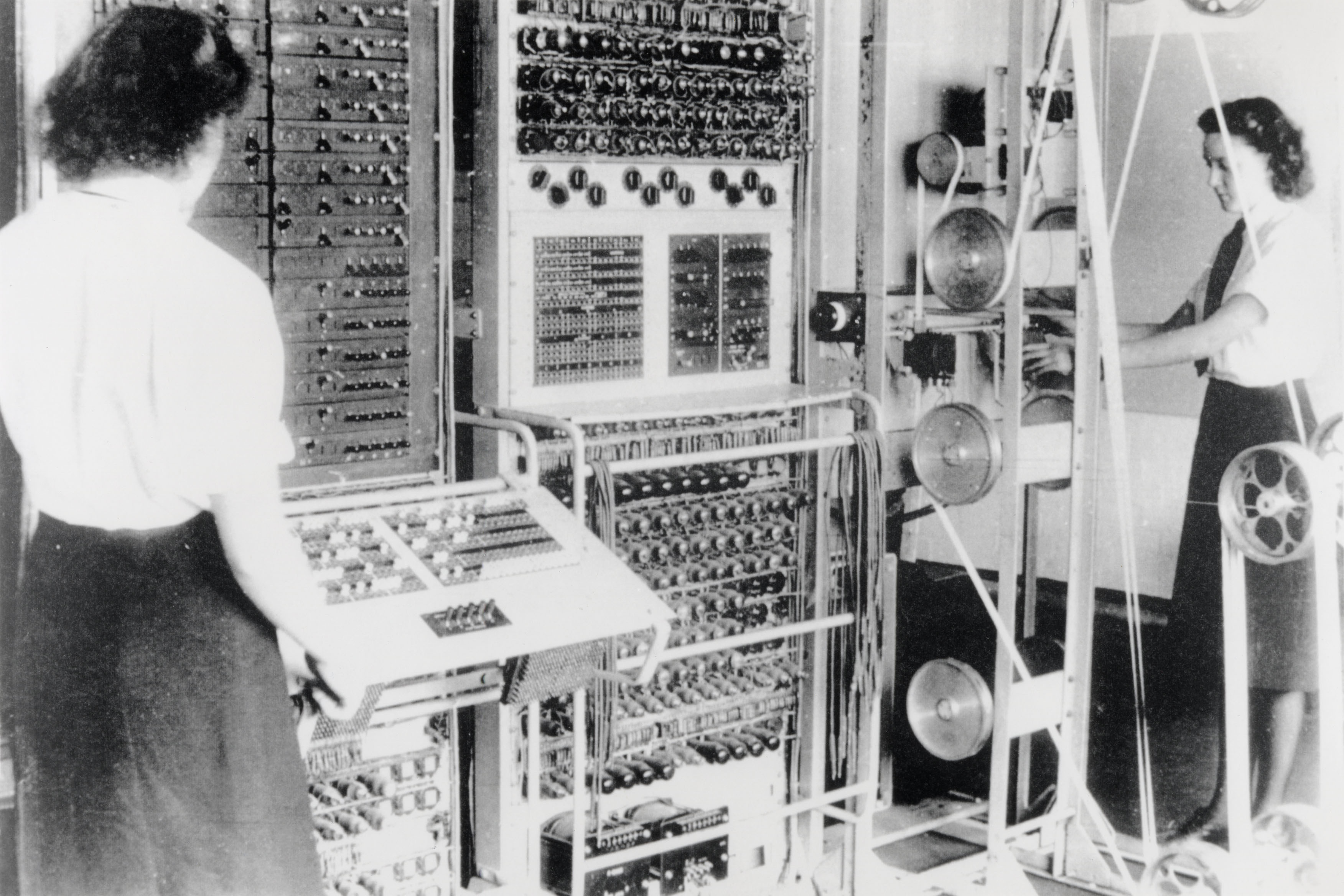 Colossus pictured with two female operatives