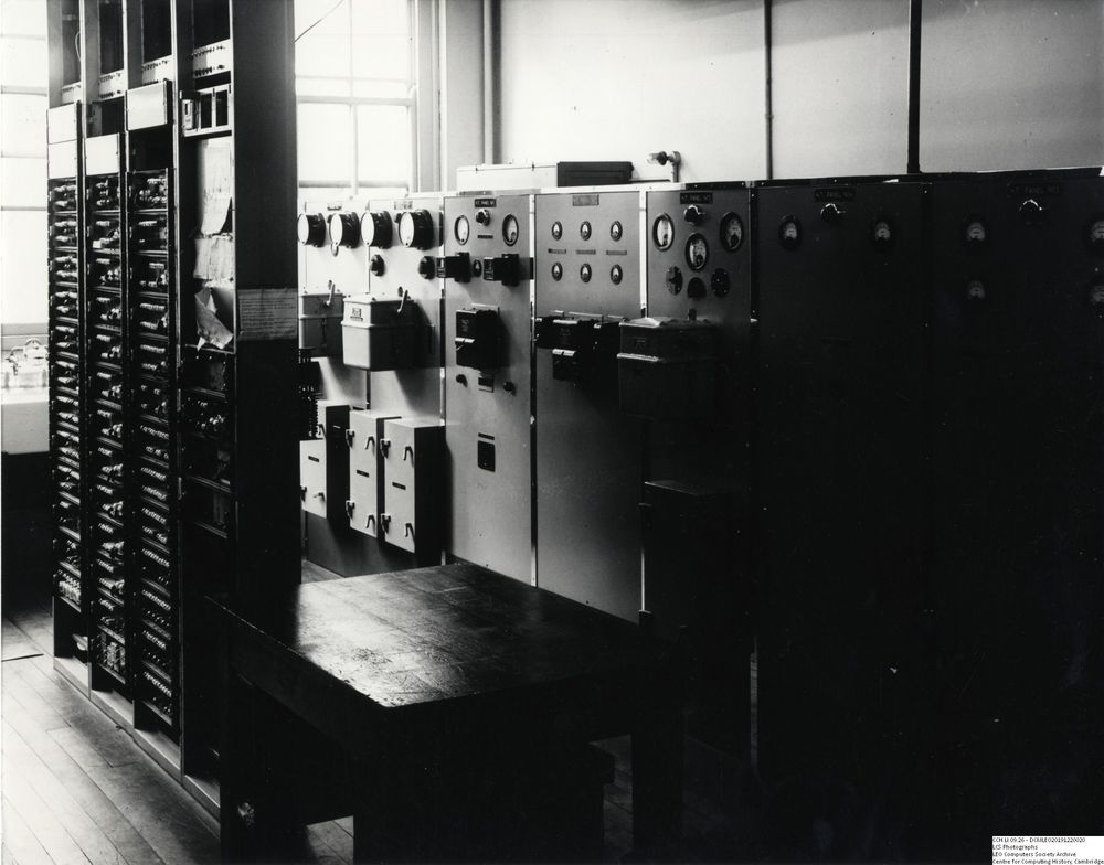 Photograph of 61295  LEO I power distribution panels  (Oct 1953)