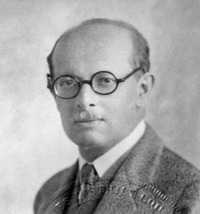 Julius Lilienfeld patents the transistor